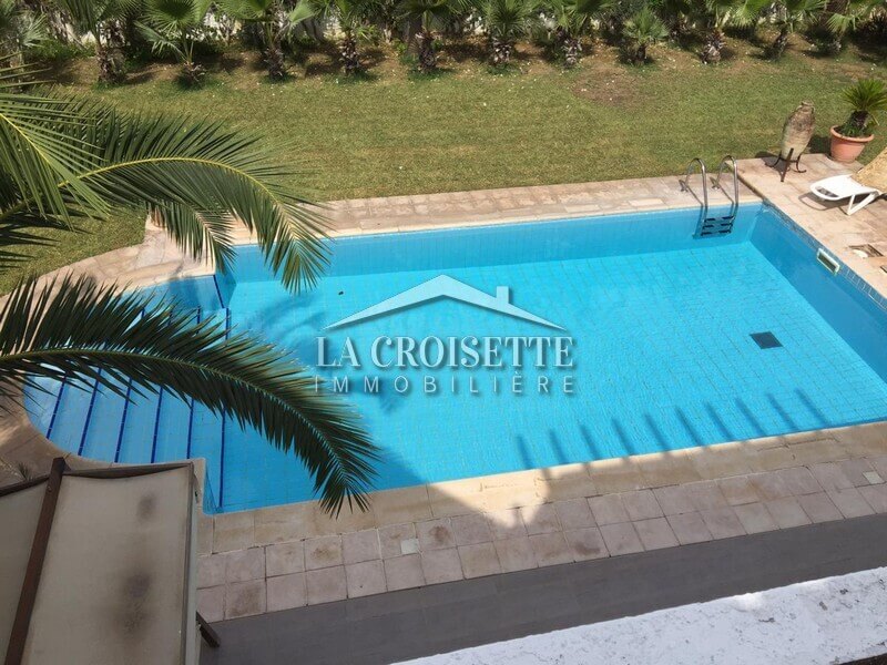 Villa S+7 avec piscine à la Soukra